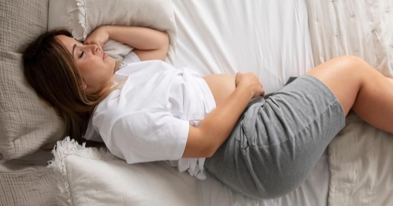Posisi Tidur yang Menyebabkan Bayi Sungsang, Ibu Hamil Harus Hindari!